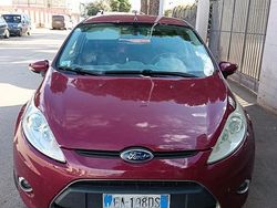 Usata 2009 Ford Fiesta Tre volumi | 2500 €