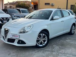 Bianco Usata 2013 Alfa Romeo Giulietta Distinctive Tre volumi | 6500 € (Buon prezzo)