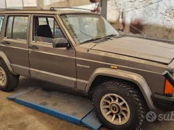 Usata 1988 Jeep Cherokee SUV | 1000 €