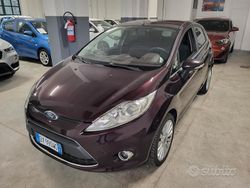 Viola Usata 2009 Ford Fiesta Tre volumi | 5990 € (Buon prezzo)