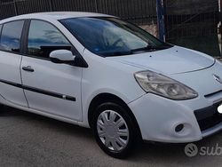 Bianco Usata 2010 Renault Clio II Tre volumi | 2500 € (Buon prezzo)