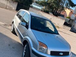 Grigio Usata 2009 Ford Fusion Tre volumi | 1999 €