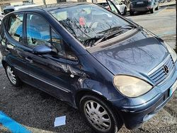 Blu Usata 2003 Mercedes 170 Tre volumi | 450 €