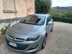 Usata 2014 Opel Astra Station wagon | 2800 € (Super prezzo)
