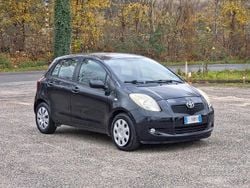 Nero Usata 2007 Toyota Yaris Tre volumi | 2900 € (Buon prezzo)