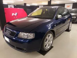 Blu/azzurro(met.) Usata 2000 Audi A3 Tre volumi | 29.900 €