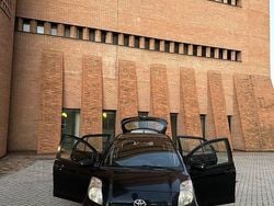 Nero Usata 2010 Toyota Yaris Sol Tre volumi | 2900 € (Ottimo prezzo)