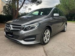 Grigio Usata 2017 Mercedes B200 Monovolume | 12.500 €