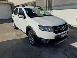 Bianco Usata 2015 Dacia Sandero Prestige Tre volumi | 5500 € (Buon prezzo)
