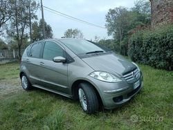 Grigio Usata 2008 Mercedes A180 Due volumi | 2200 € (Buon prezzo)