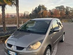 Usata 2008 Mitsubishi Colt Tre volumi | 2000 €