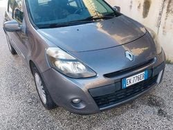 Grigio Usata 2011 Renault Clio II Tre volumi | 4000 € (Buon prezzo)