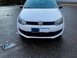 Bianco Usata 2010 VW Polo Tre volumi | 4199 € (Buon prezzo)