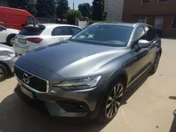 Grigio Usata 2020 Volvo V60 CC Pro Station wagon | 18.500 € (Ottimo prezzo)