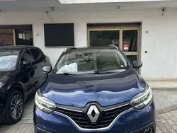 Blu/azzurro Usata 2016 Renault Kadjar Bose Edition SUV | 9500 € (Buon prezzo)