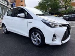 Bianco Usata 2016 Toyota Yaris Hybrid Tre volumi | 10.990 € (Buon prezzo)