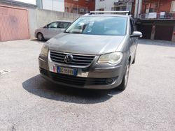 Grigio Usata 2007 VW Touran Highline Monovolume | 3600 € (Molto cara)