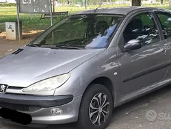 Usata 2004 Peugeot 206 Tre volumi | 800 € (Ottimo prezzo)