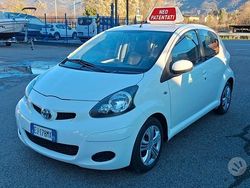 Bianco Usata 2011 Toyota Aygo Connect Style Due volumi | 7500 € (Cara)