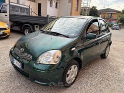 Verde Usata 2003 Toyota Yaris Sol Tre volumi | 1500 € (Buon prezzo)