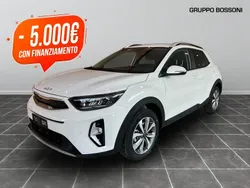 Bianco Nuova 2025 Kia Stonic Style SUV | 19.275 € (Buon prezzo)