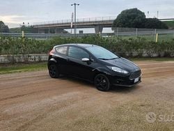 Nero Usata 2011 Ford Fiesta Tre volumi | 4800 € (Buon prezzo)