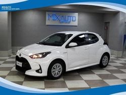 Bianco Usata 2021 Toyota Yaris Hybrid Active Tre volumi | 18.500 € (Buon prezzo)
