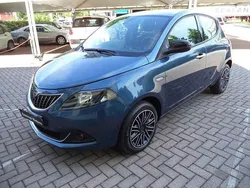 Blu metallizato Usata 2022 Lancia Ypsilon Gold Due volumi | 13.300 € (Buon prezzo)