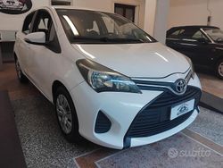 Bianco Usata 2015 Toyota Yaris Lounge Tre volumi | 6800 € (Buon prezzo)