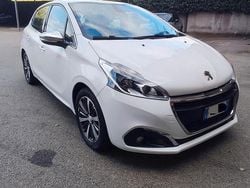 Bianco Usata 2017 Peugeot 208 Allure Due volumi | 7890 € (Buon prezzo)