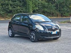 Nero Usata 2009 Toyota Yaris Tre volumi | 4400 € (Buon prezzo)