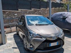 Grigio Usata 2017 Toyota Yaris Hybrid Active Tre volumi | 13.000 € (Cara)