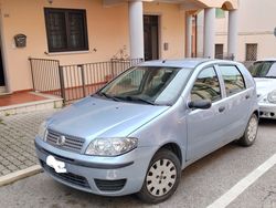 Blu Usata 2009 Fiat Punto Classica Due volumi | 2000 € (Ottimo prezzo)