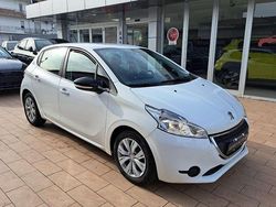 Bianco Usata 2014 Peugeot 208 Active Due volumi | 5900 € (Ottimo prezzo)