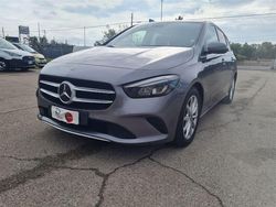 Grigio(met.) Usata 2019 Mercedes B180 Executive Monovolume | 24.500 € (Molto cara)