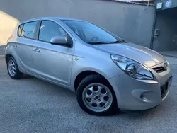 Argento Usata 2009 Hyundai i20 Comfort Due volumi | 3500 € (Buon prezzo)