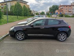 Nero Usata 2013 Alfa Romeo Giulietta Due volumi | 6000 € (Buon prezzo)