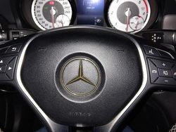 Bianco Usata 2015 Mercedes 200 Tre volumi | 16.000 €