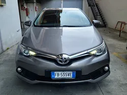 Usata 2015 Toyota Auris Active Tre volumi | 8000 € (Buon prezzo)