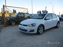 Bianco Usata 2015 VW Golf VII Highline Tre volumi | 9900 € (Buon prezzo)