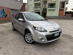 Grigio Usata 2011 Renault Clio II Luxe Tre volumi | 2299 € (Super prezzo)