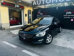 Nero(met.) Usata 2015 Volvo V60 R-Design Momentum Station wagon | 8990 € (Buon prezzo)