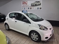 Bianco Usata 2012 Toyota Aygo Due volumi | 3500 € (Buon prezzo)