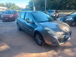 Grigio Usata 2011 Renault Clio II Dynamique Tre volumi | 3900 € (Buon prezzo)