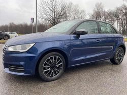 Blu Usata 2015 Audi A1 Tre volumi | 9490 € (Ottimo prezzo)