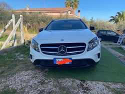 Bianco Usata 2017 Mercedes 180 Tre volumi | 18.000 € (Molto cara)