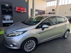 Argento Usata 2011 Ford Fiesta Titanium Tre volumi | 2500 € (Buon prezzo)