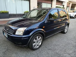Usata 2005 Ford Fusion Tre volumi | 1999 € (Buon prezzo)