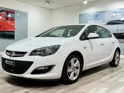 Usata 2013 Opel Astra Tre volumi | 5490 € (Ottimo prezzo)