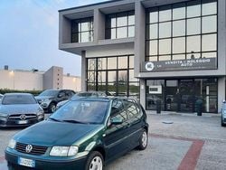 Verde Usata 2000 VW Polo Comfortline Tre volumi | 1200 € (Buon prezzo)